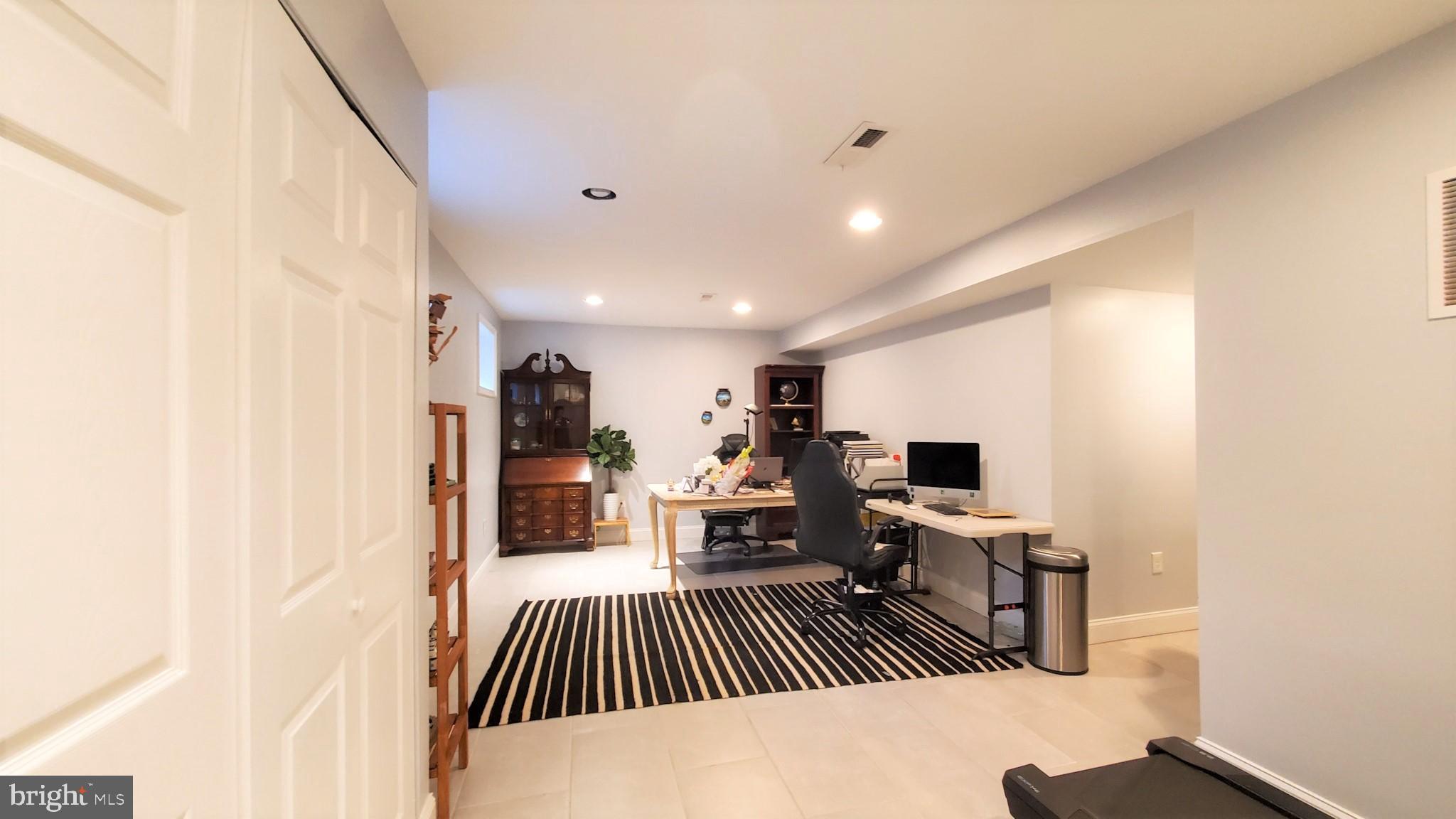 MANOR WOODS - Residential Lease