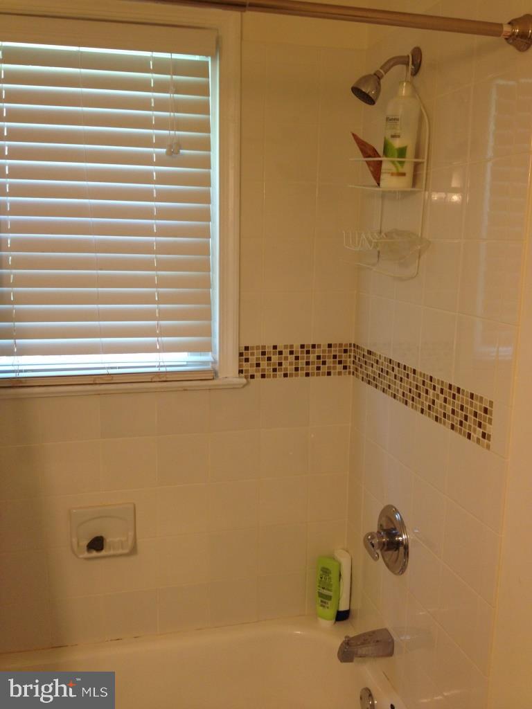 MANOR WOODS - Residential Lease