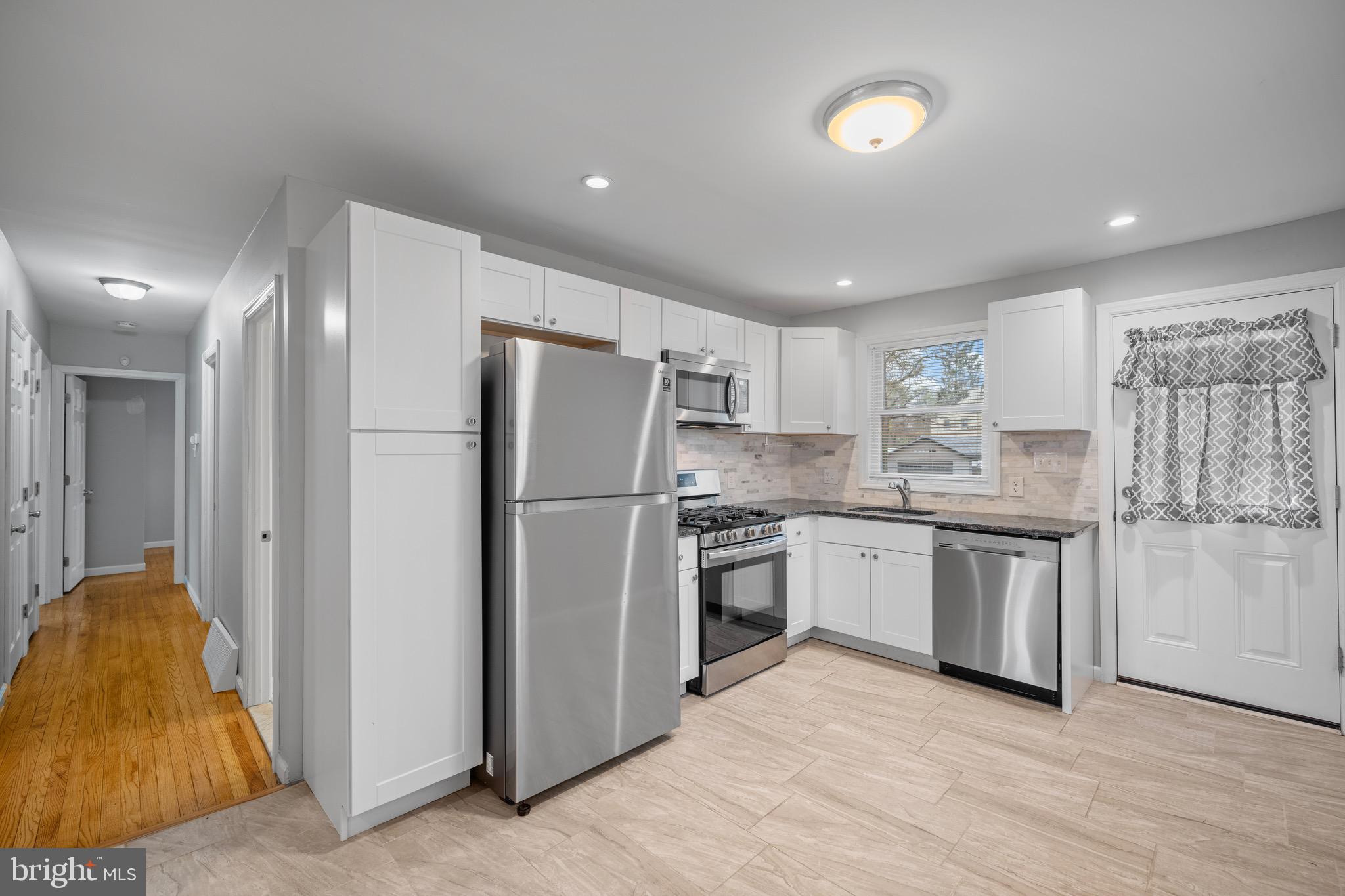 808 Apt 1 HIRSCH AVENUE