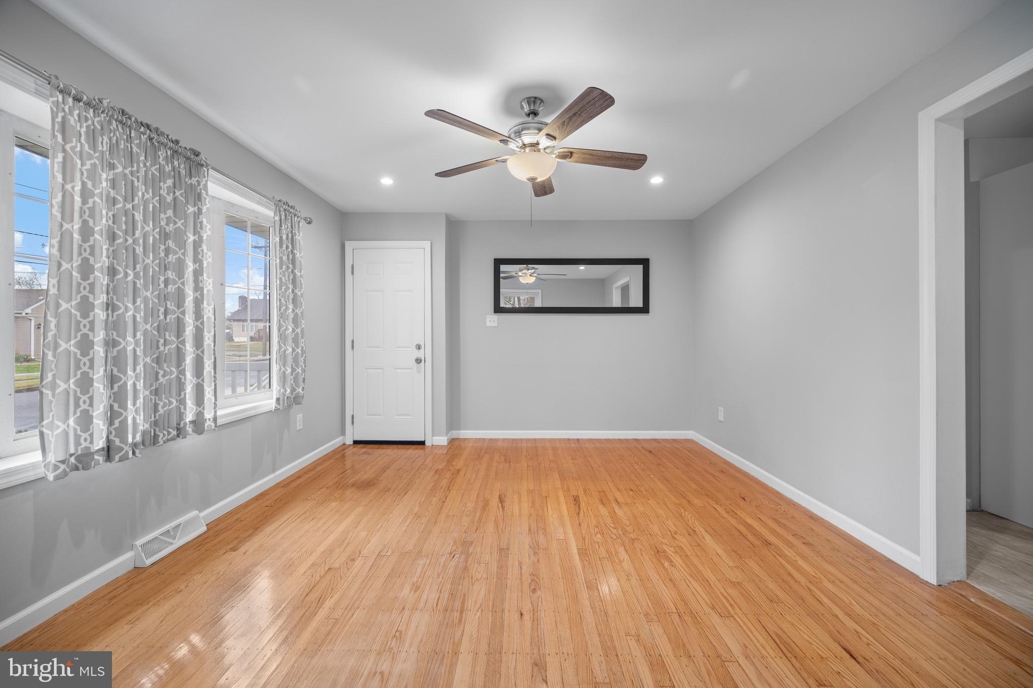 808 Apt 1 HIRSCH AVENUE