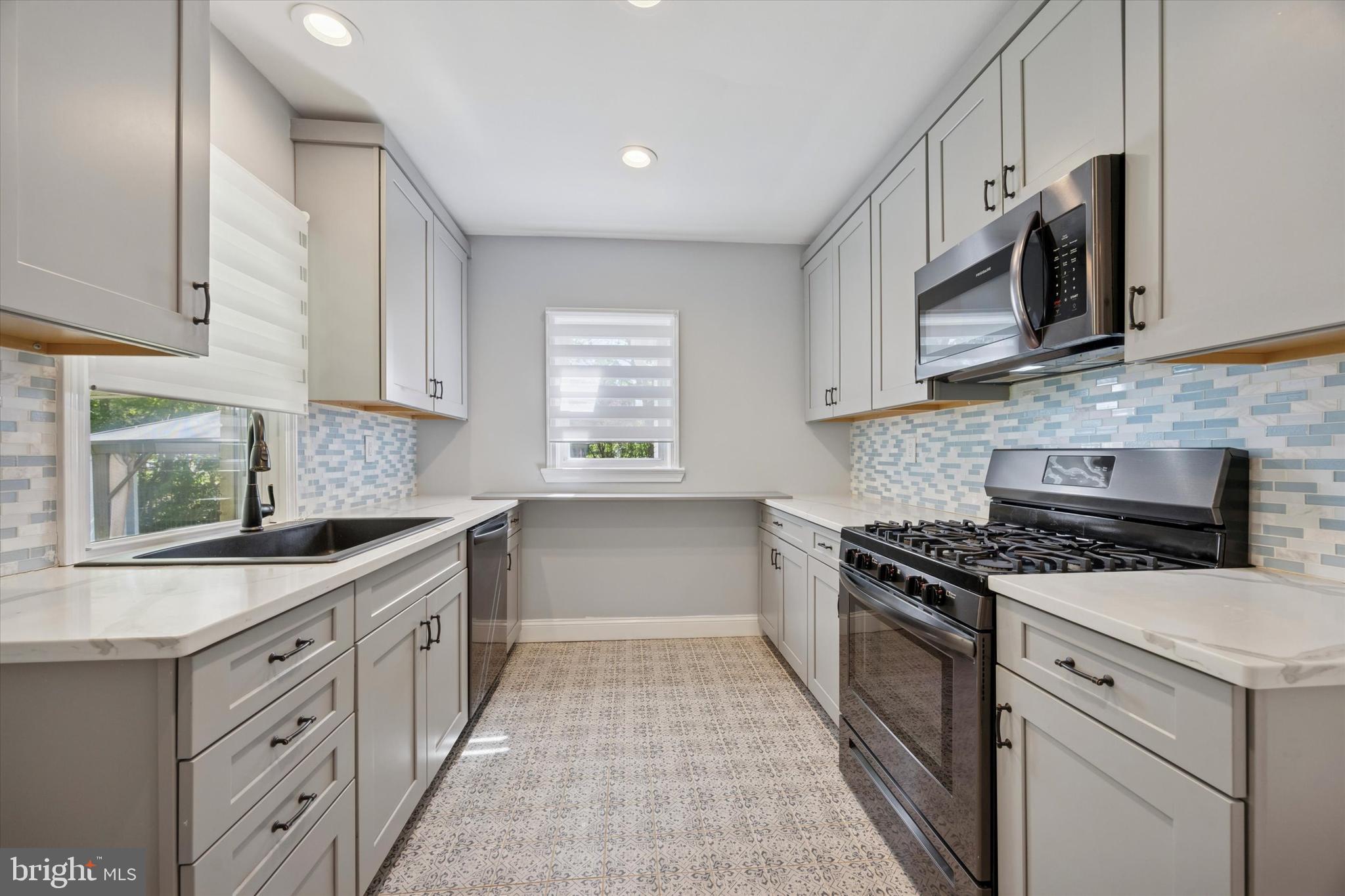 MAPLE RIDGE - Residential