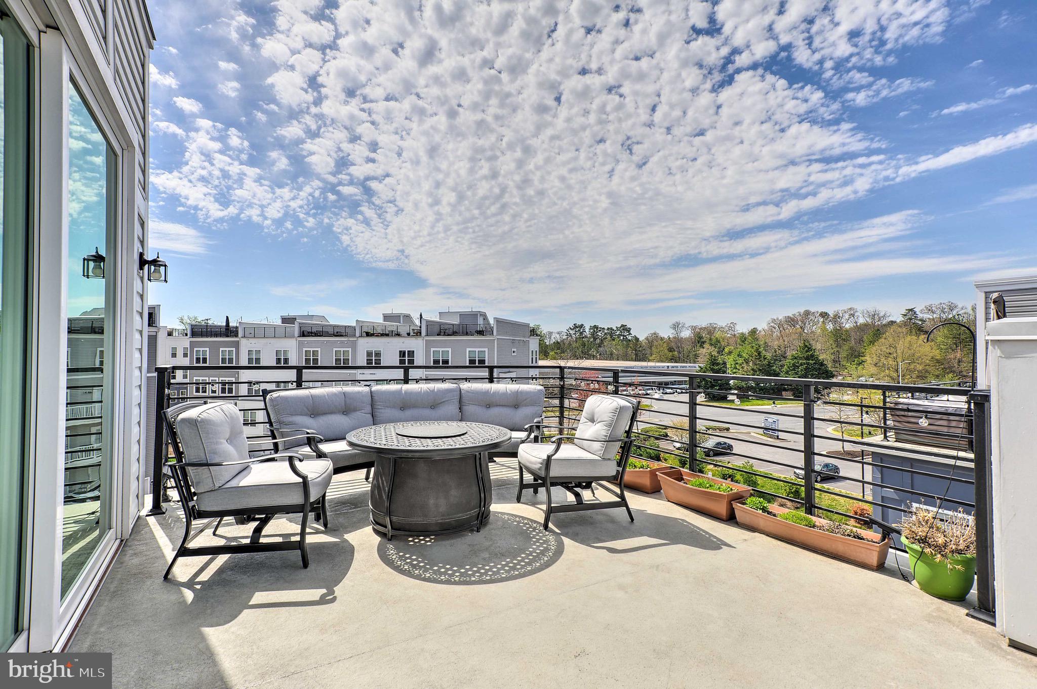 ADMIRALS SQUARE - Residential