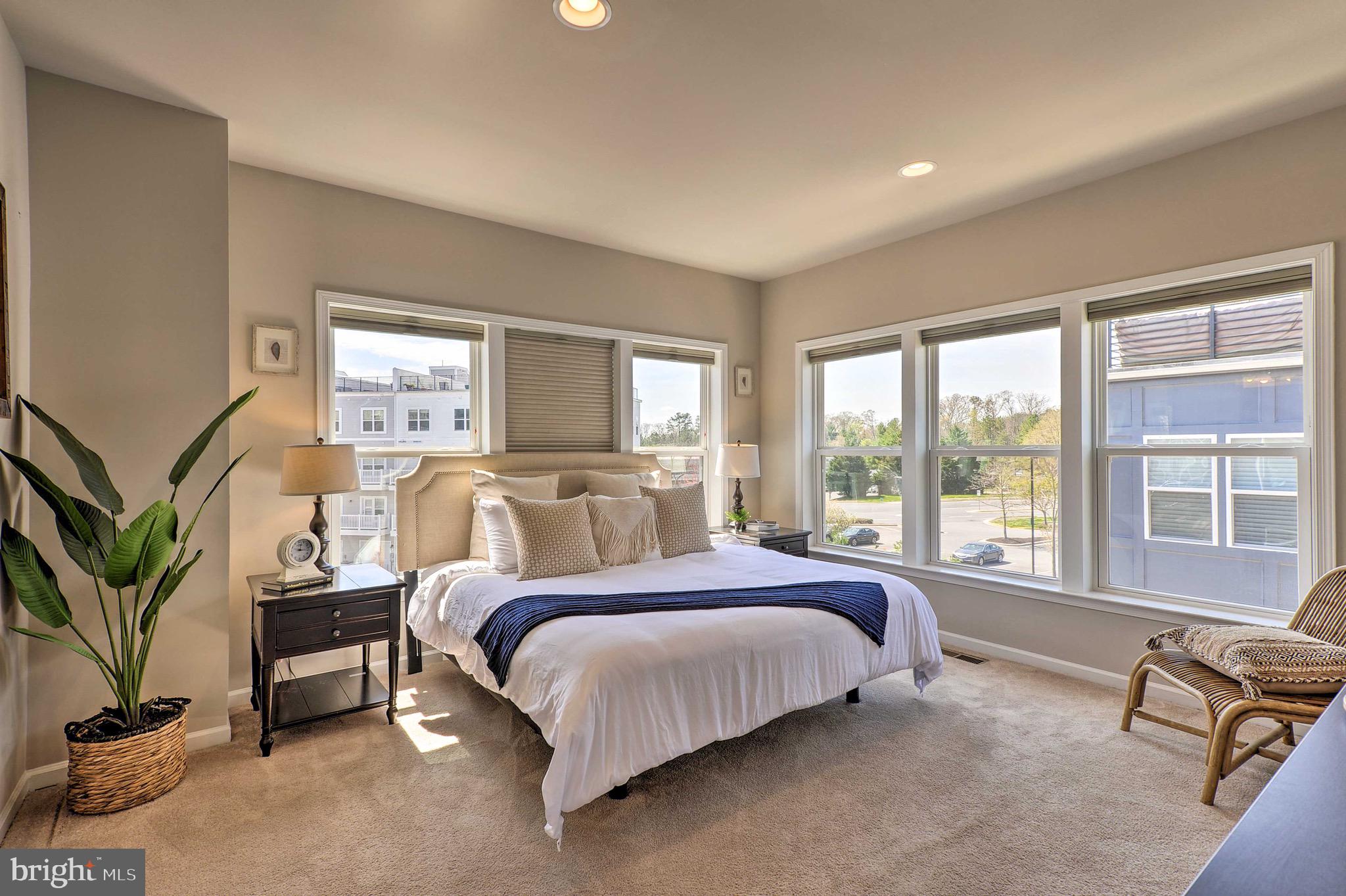 ADMIRALS SQUARE - Residential