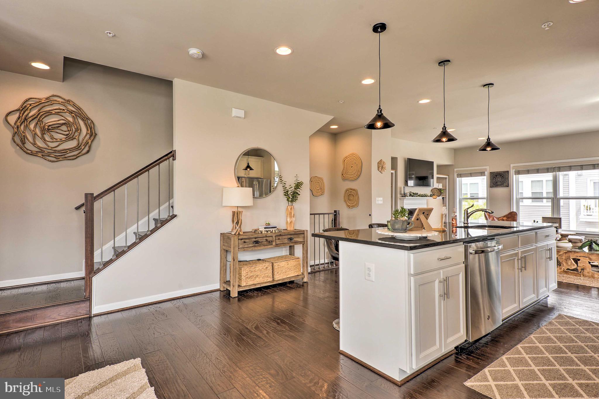 ADMIRALS SQUARE - Residential