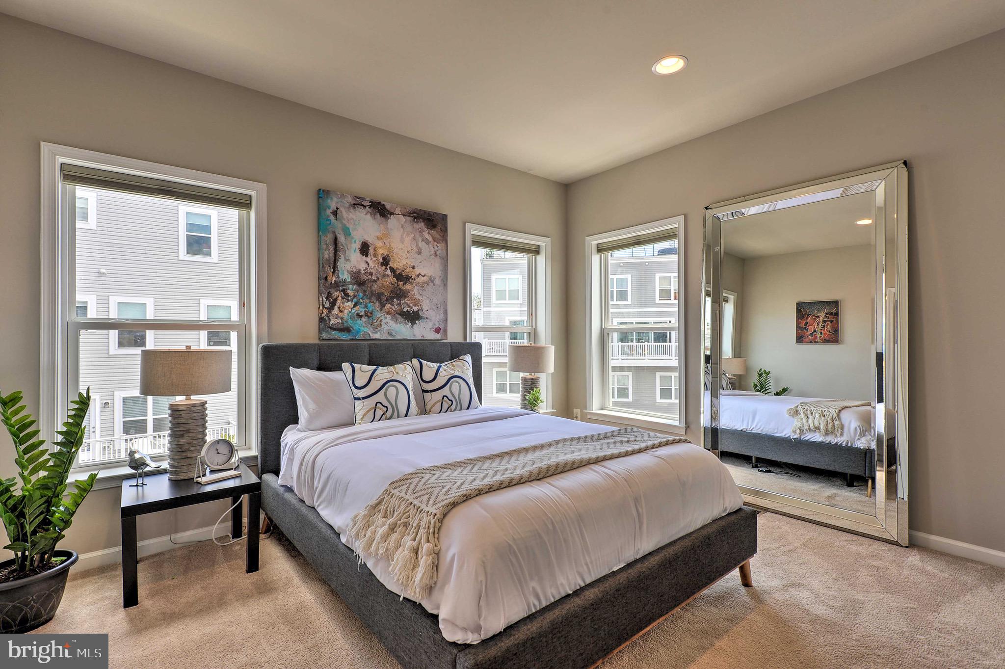 ADMIRALS SQUARE - Residential