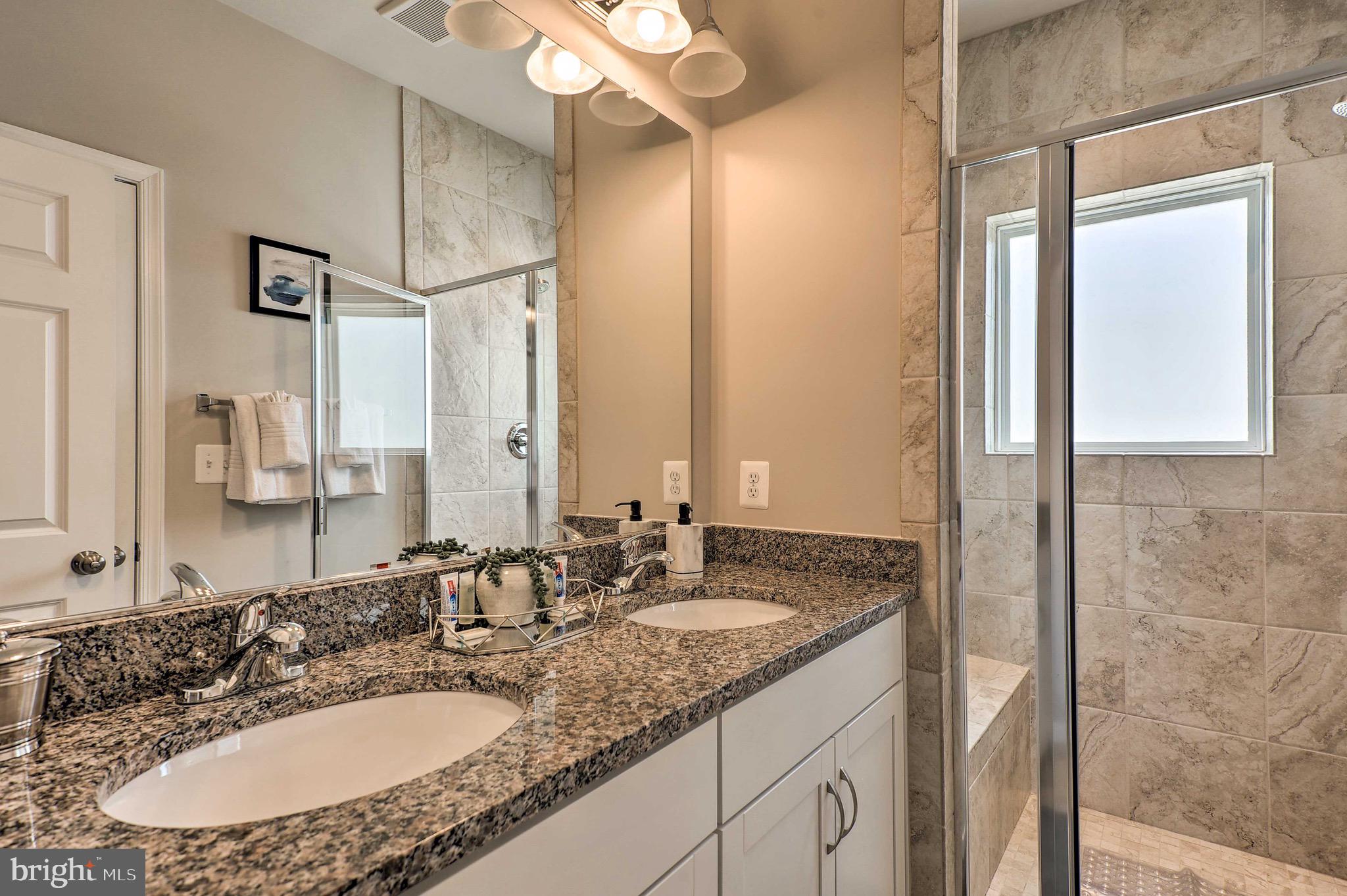 ADMIRALS SQUARE - Residential