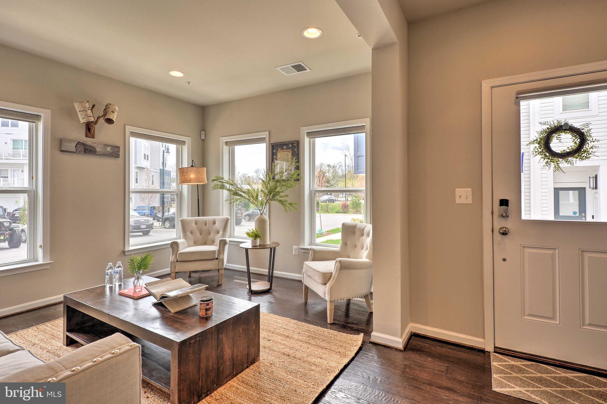 ADMIRALS SQUARE - Residential