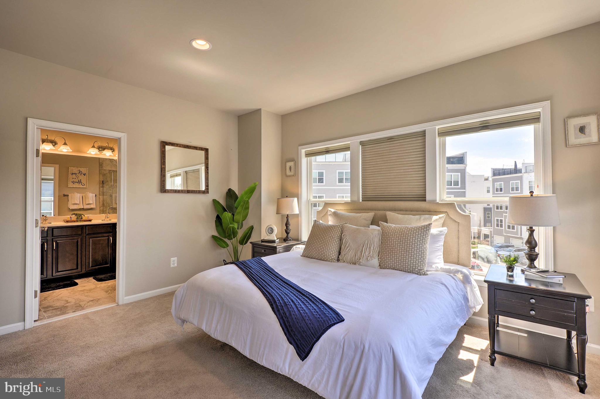 ADMIRALS SQUARE - Residential