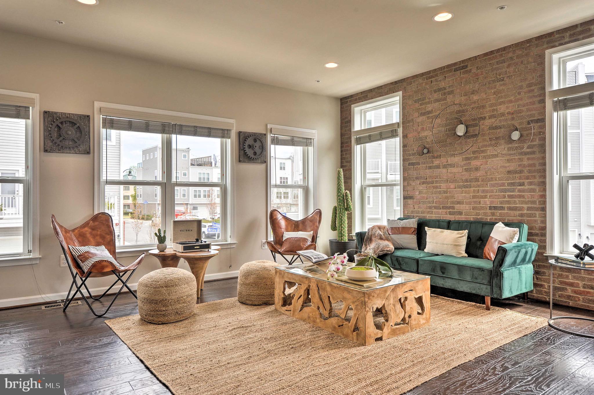 ADMIRALS SQUARE - Residential