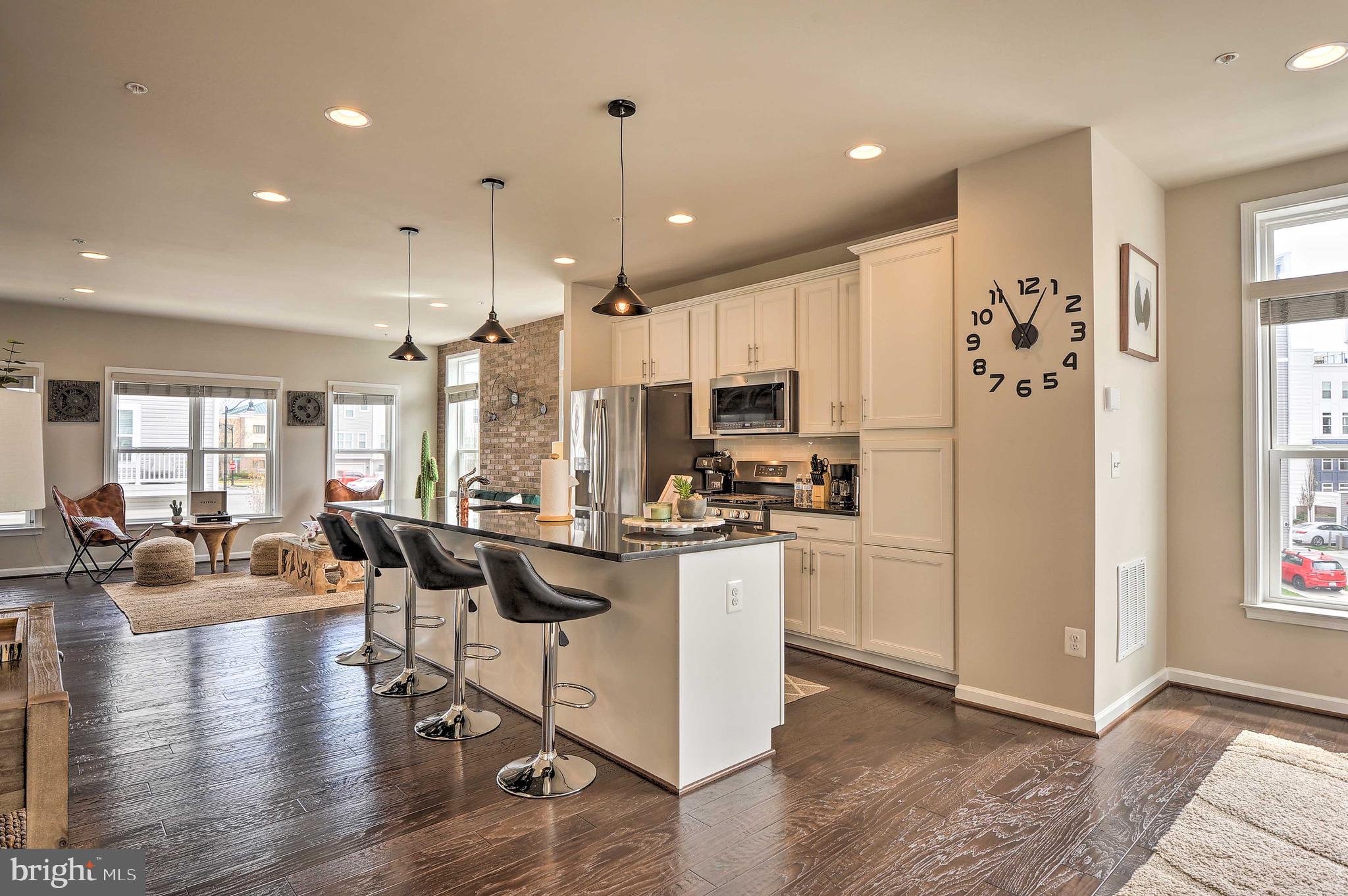 ADMIRALS SQUARE - Residential