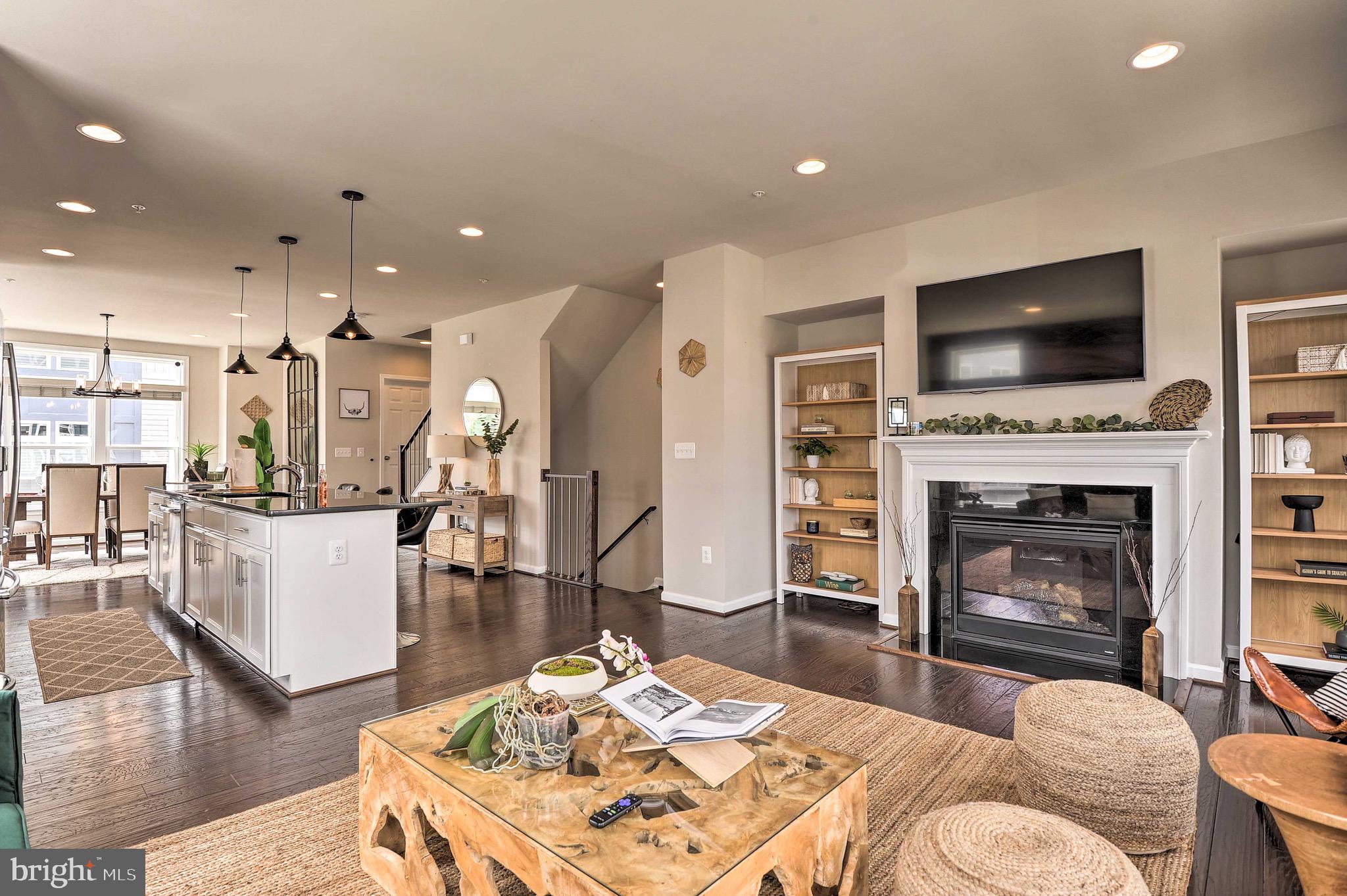 ADMIRALS SQUARE - Residential