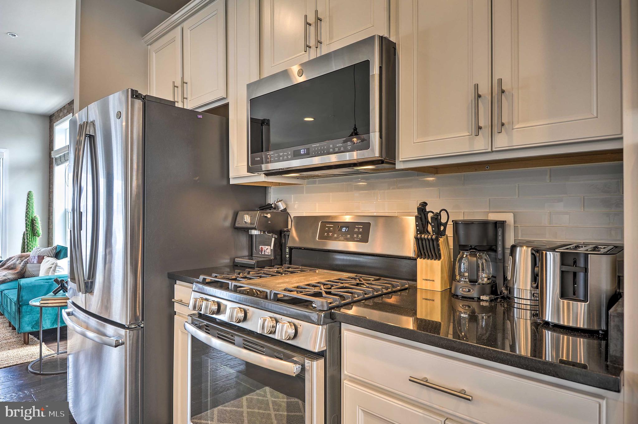 ADMIRALS SQUARE - Residential