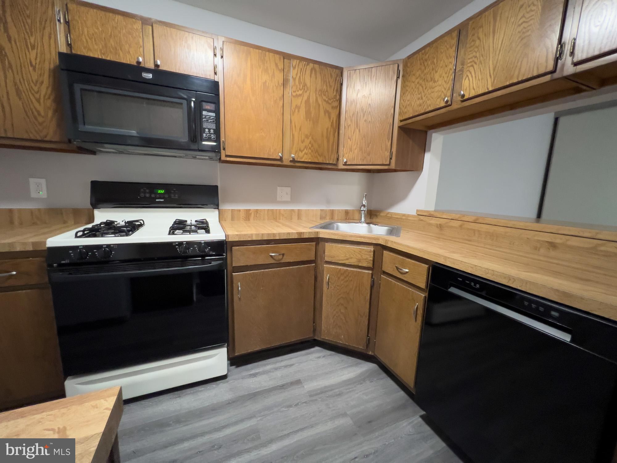 WOOD HOLLOW - Residential