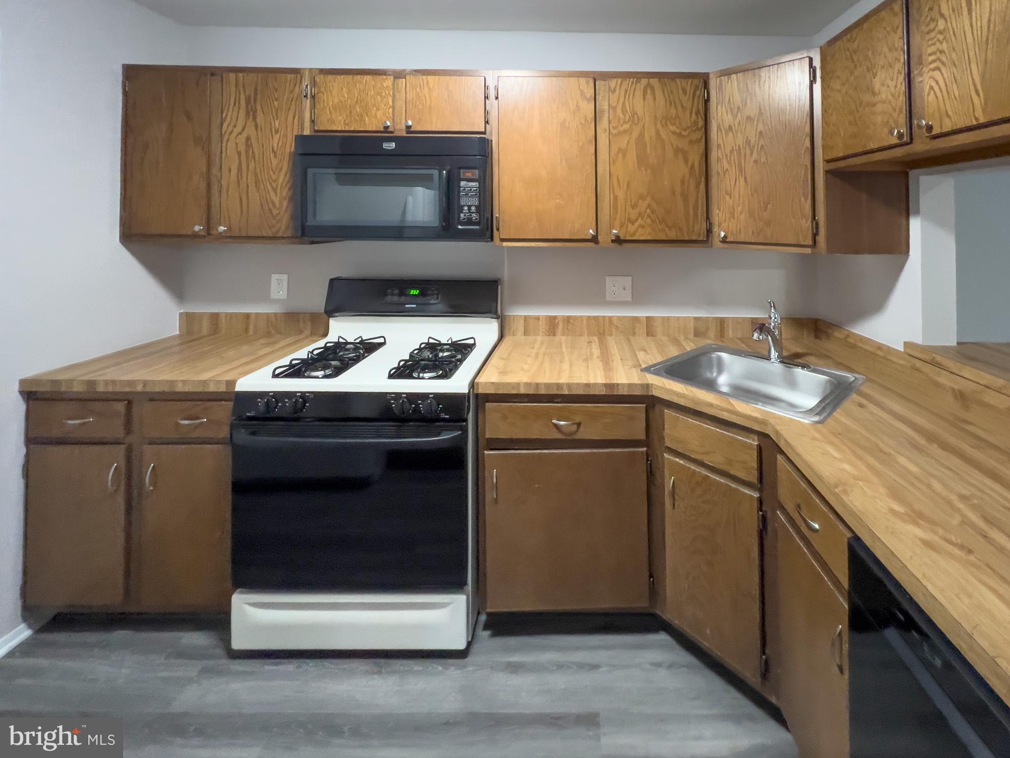 WOOD HOLLOW - Residential