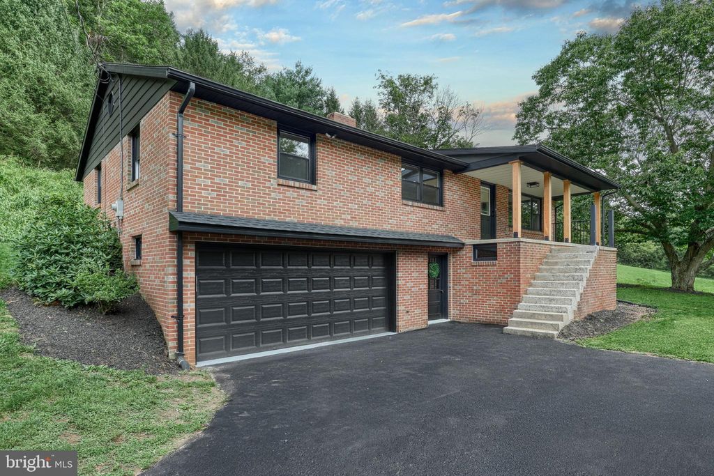Photo of 3433 W Springfield Road, GLEN ROCK, PA 17327 (MLS # PAYK2086948)