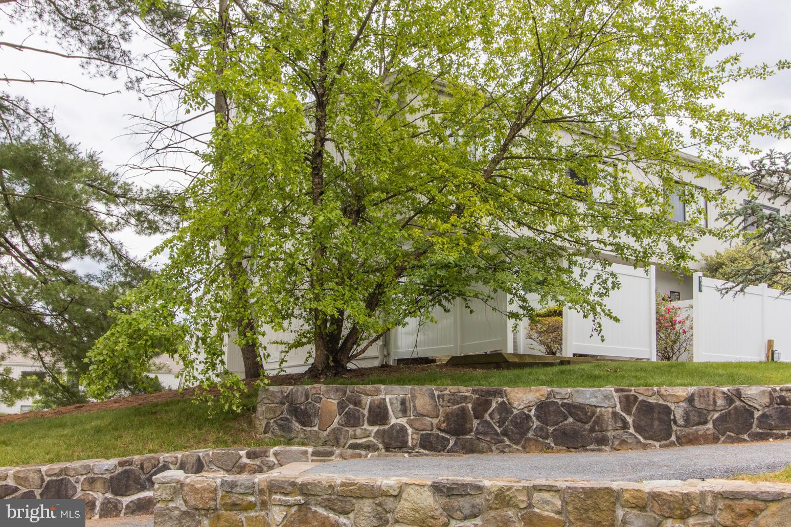 SUMMIT HOUSE - Residential