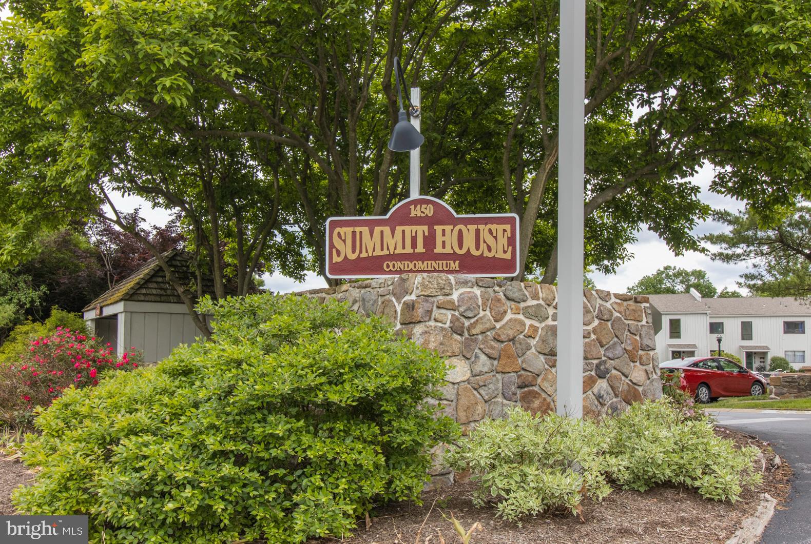 SUMMIT HOUSE - Residential