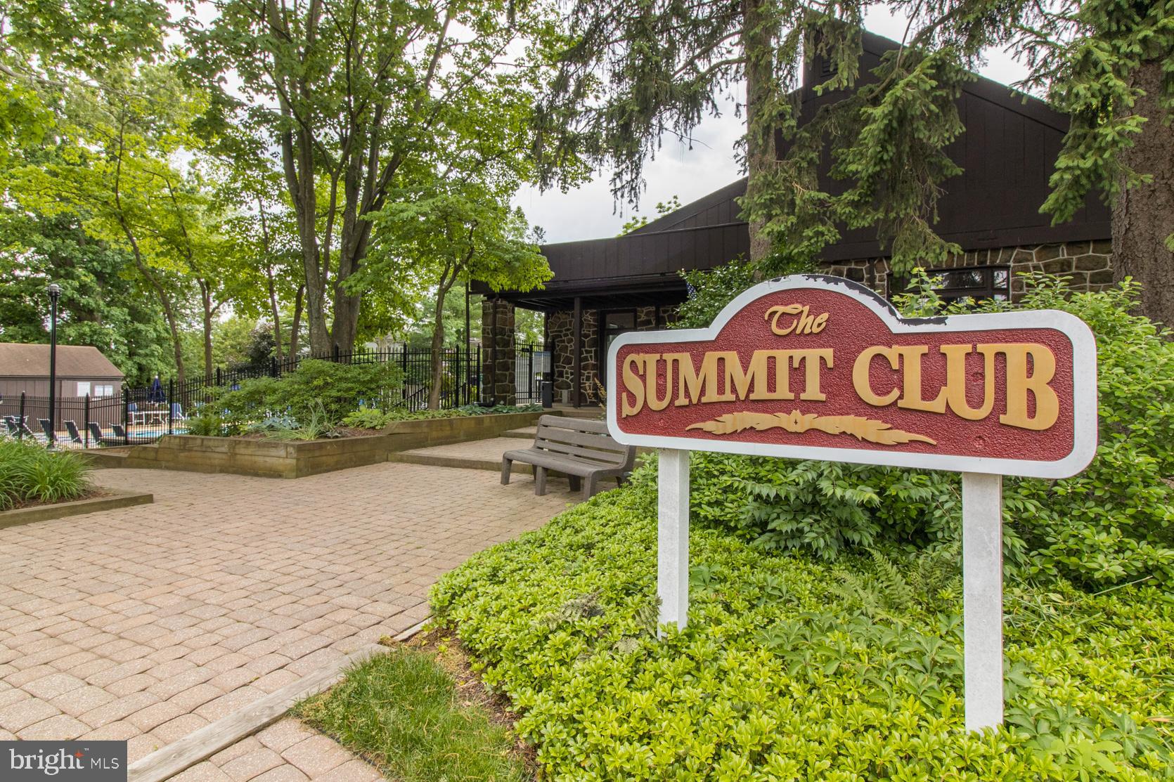 SUMMIT HOUSE - Residential