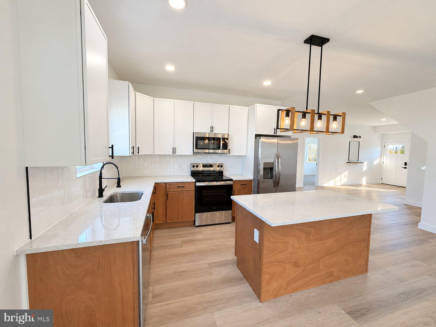 6 APRICOT LANE
