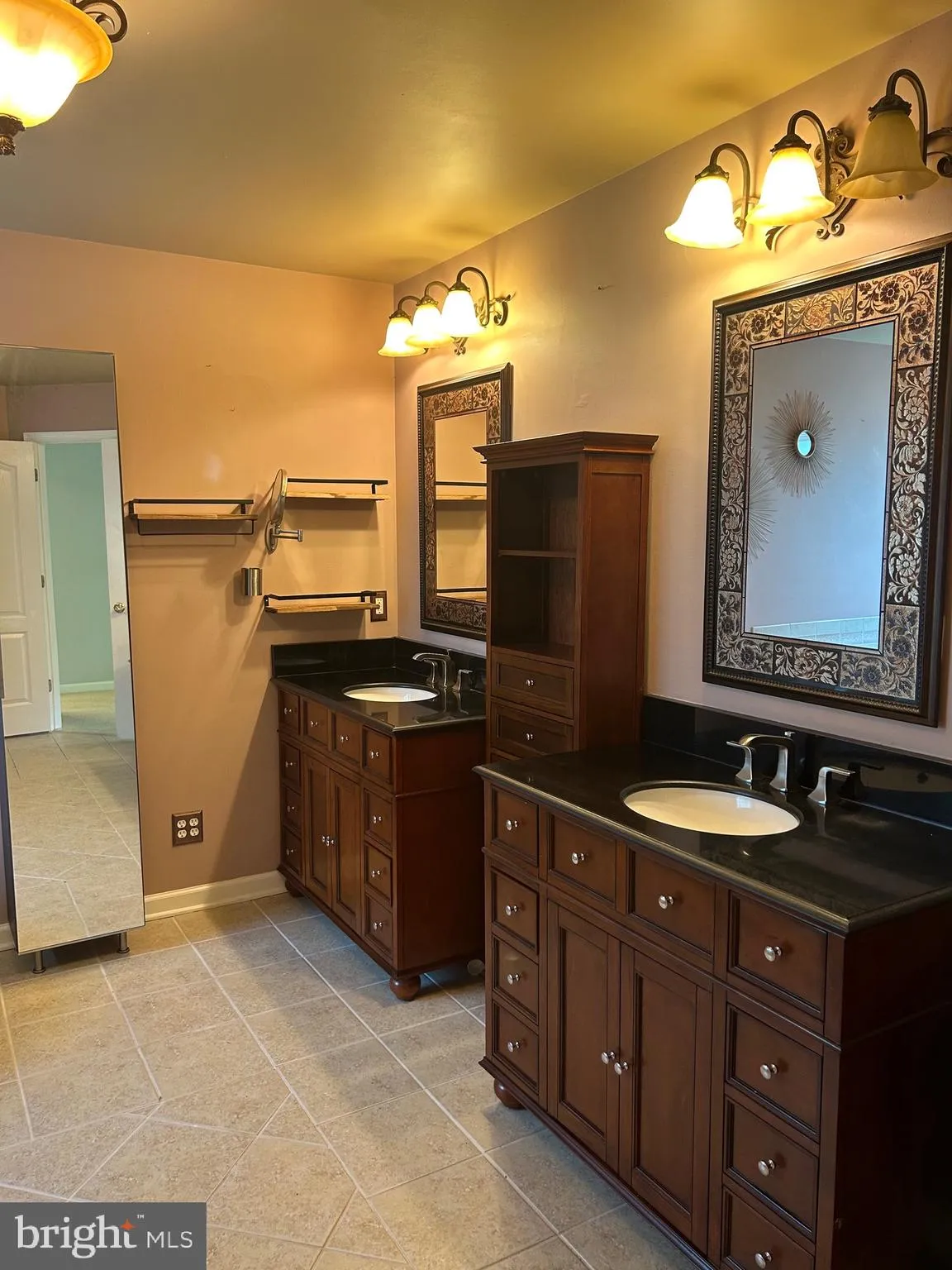 Fredericksburg, Virginia 22406, United States, 5 Bedrooms Bedrooms, ,5 BathroomsBathrooms,Residential,Contingent,43216