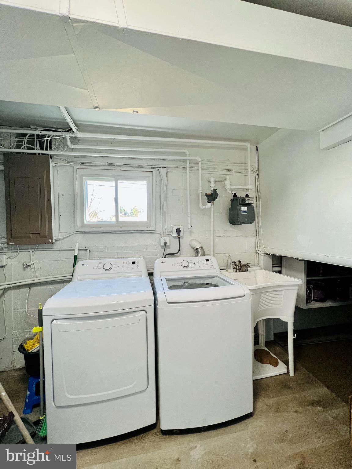 ASPEN KNOLLS - Residential Lease