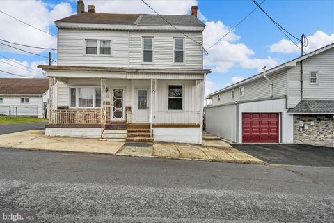 Townhouse For Sale - 120 E Chestnut Street<br/> FRACKVILLE, PA 17931