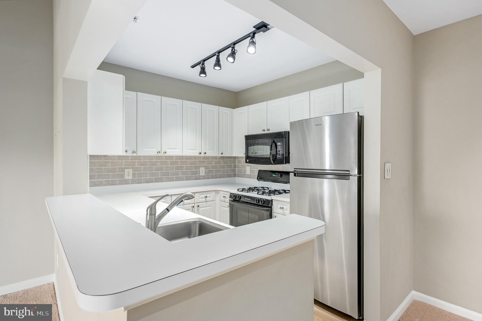 S.GLEN AT UNIVERSITY CTR - Residential