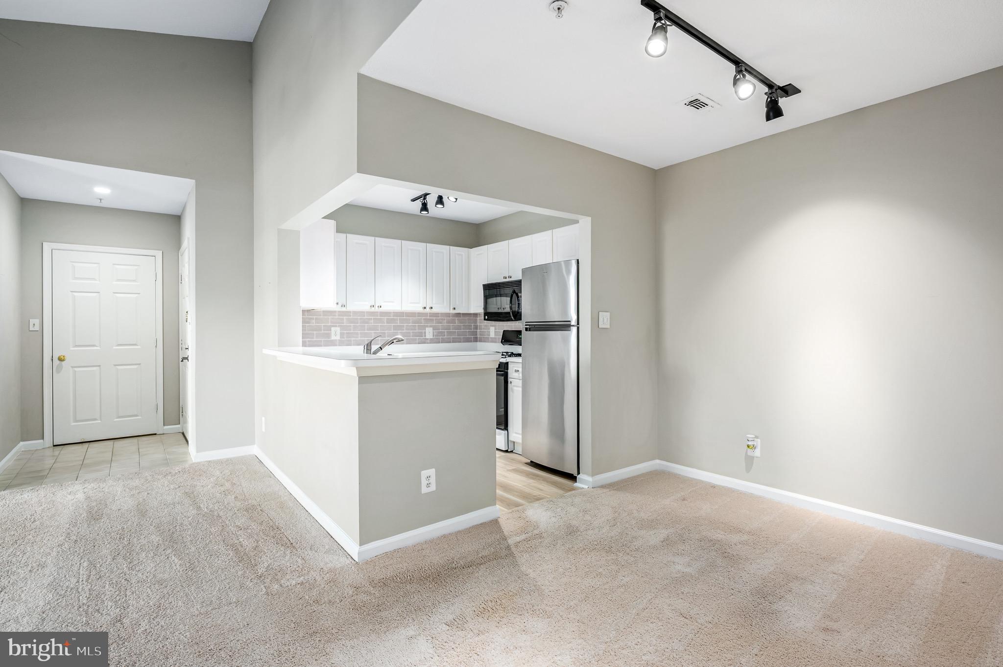 S.GLEN AT UNIVERSITY CTR - Residential