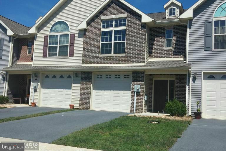 8 fully rented townhome units in Nicholson Square. $1,040,000