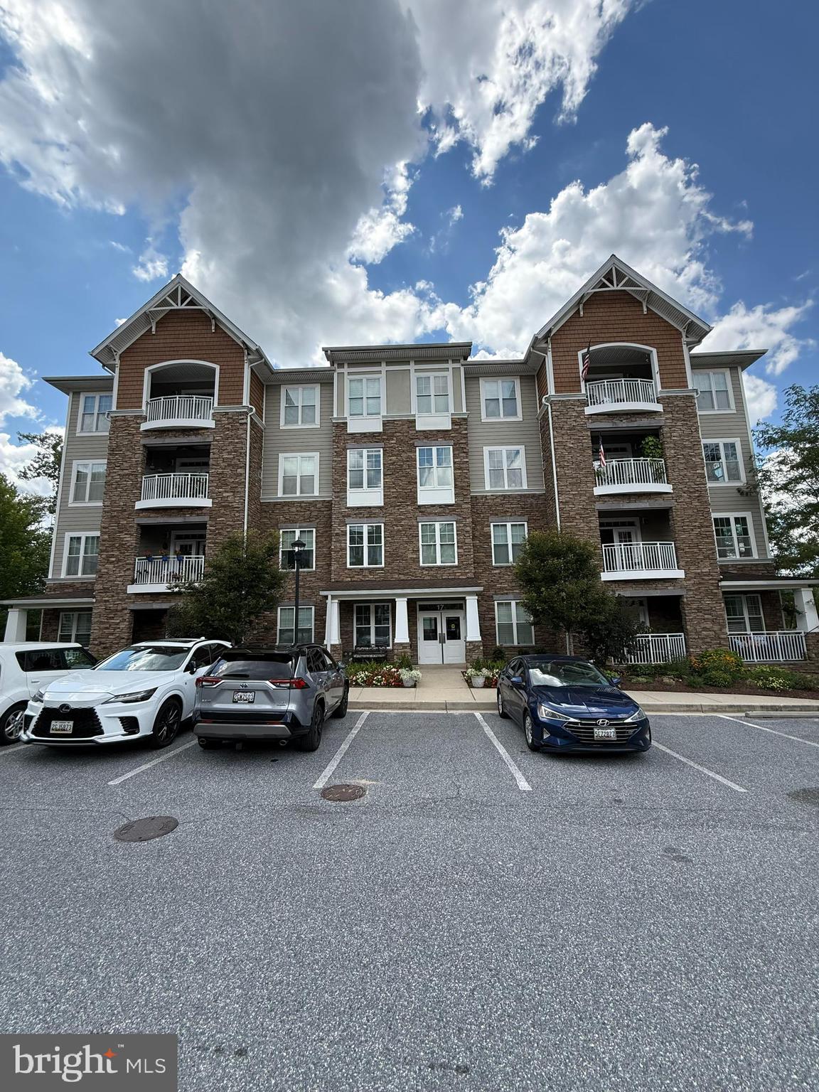 17 CLAY LODGE LANE 404