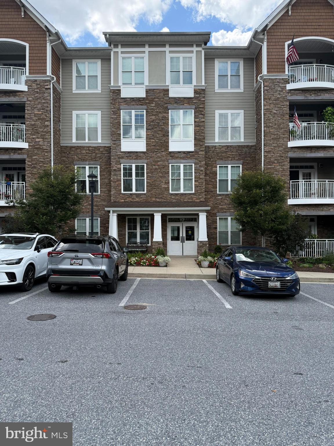 17 CLAY LODGE LANE 404