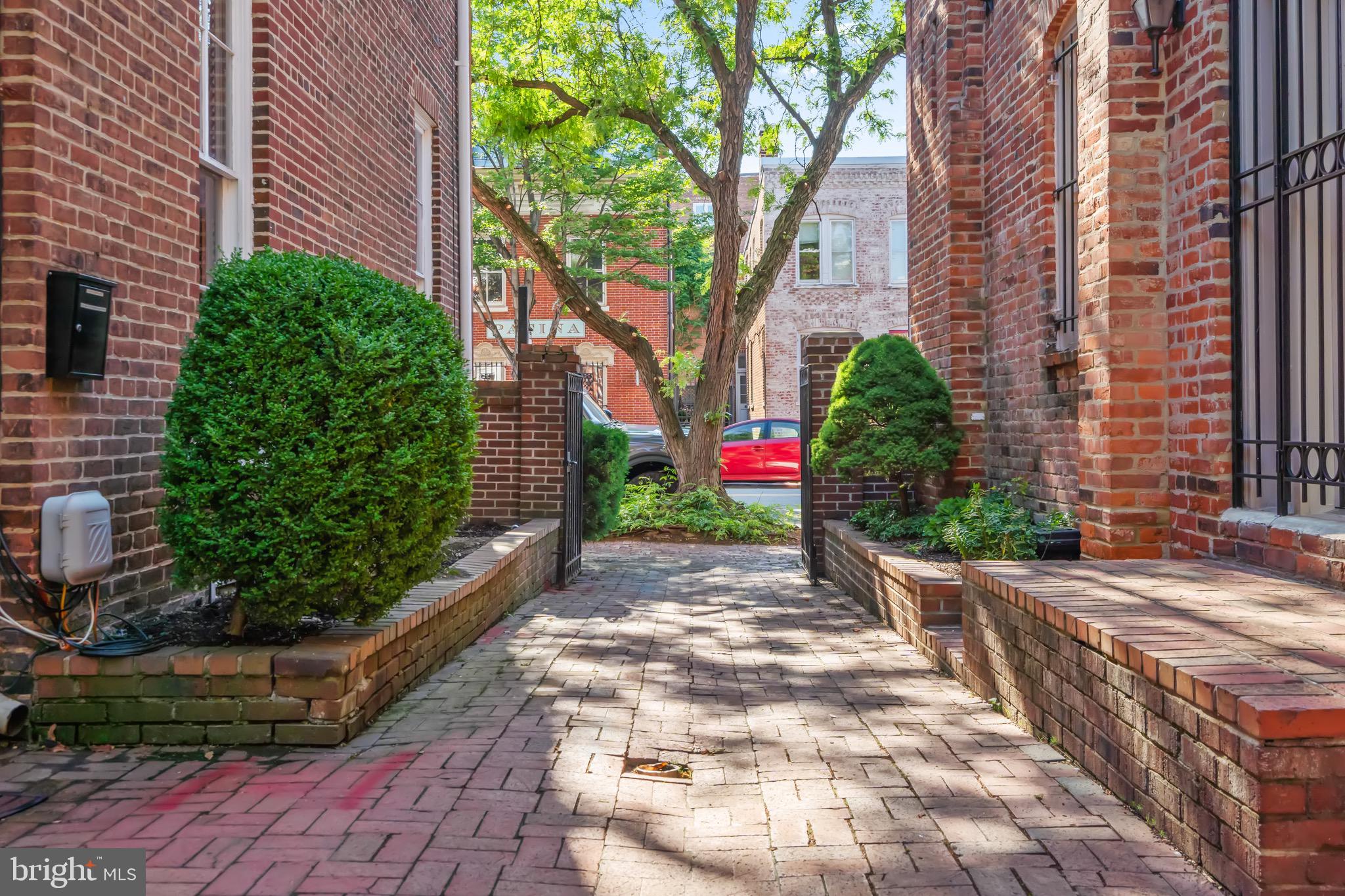 BARRISTER SQUARE - Commercial Sale