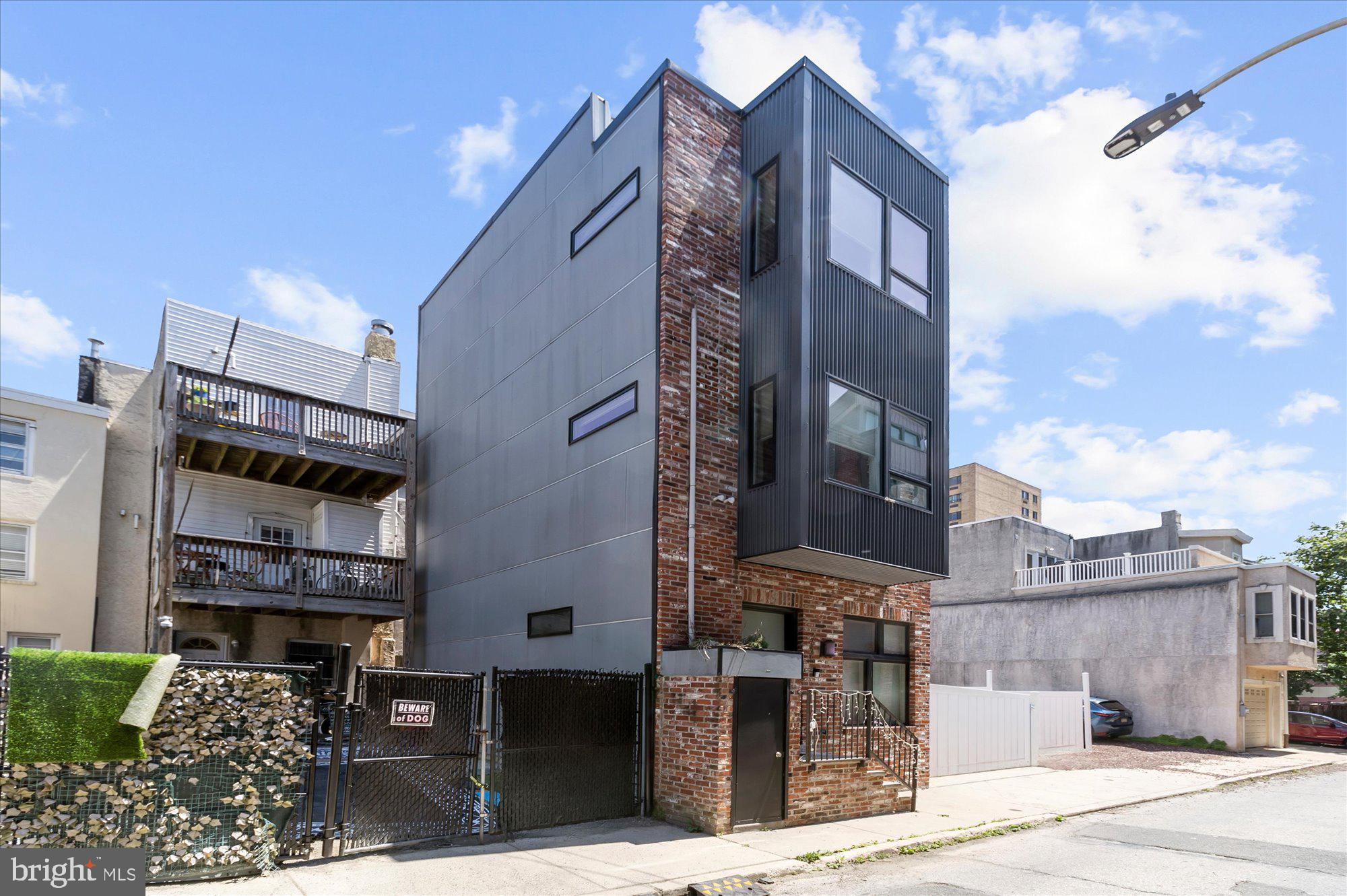 715 S BANCROFT STREET