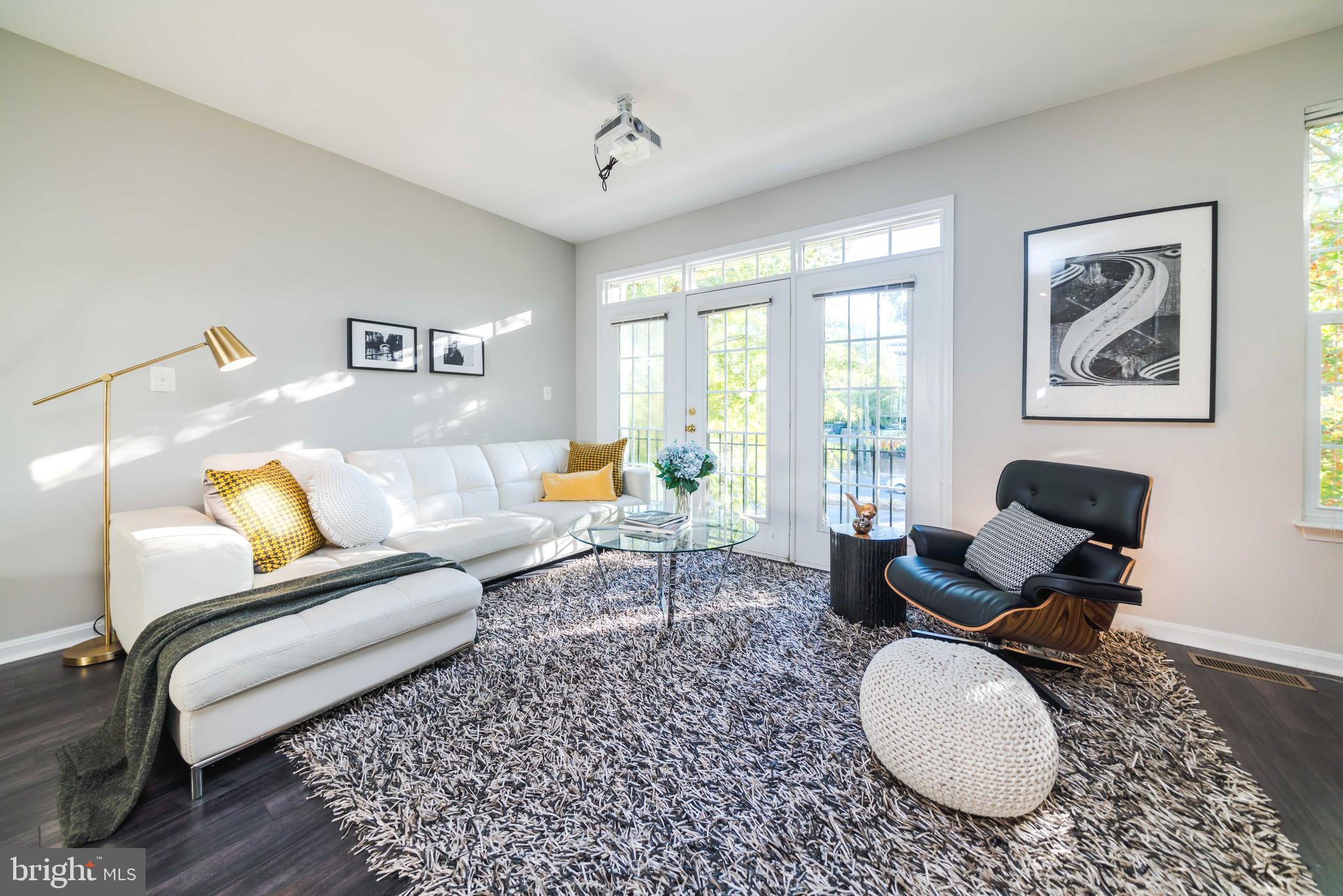 HUNTINGTON STATION - Residential Lease