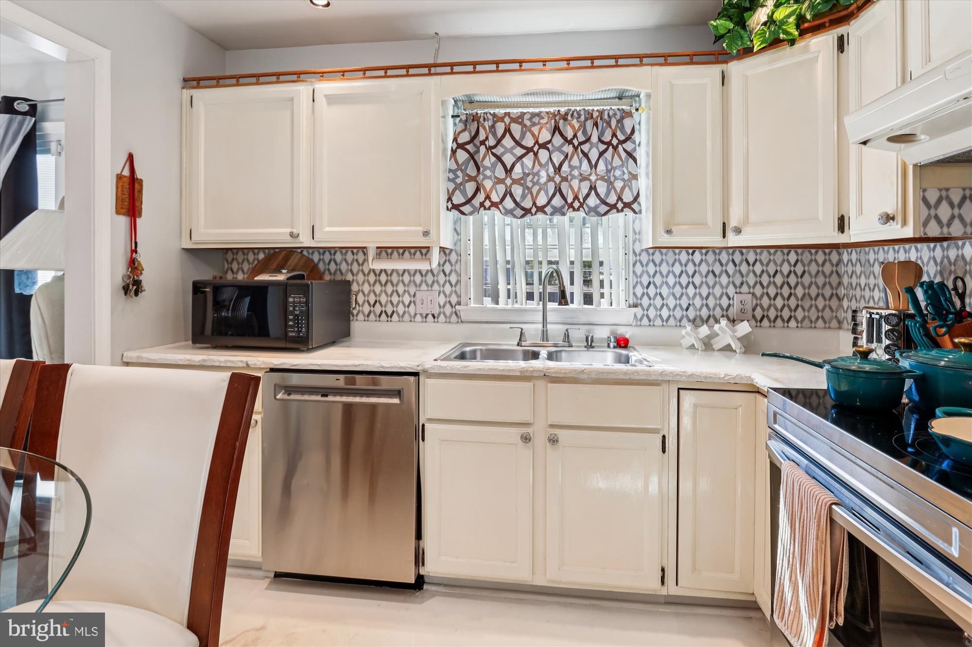 WINDSOR GARDENS - Residential