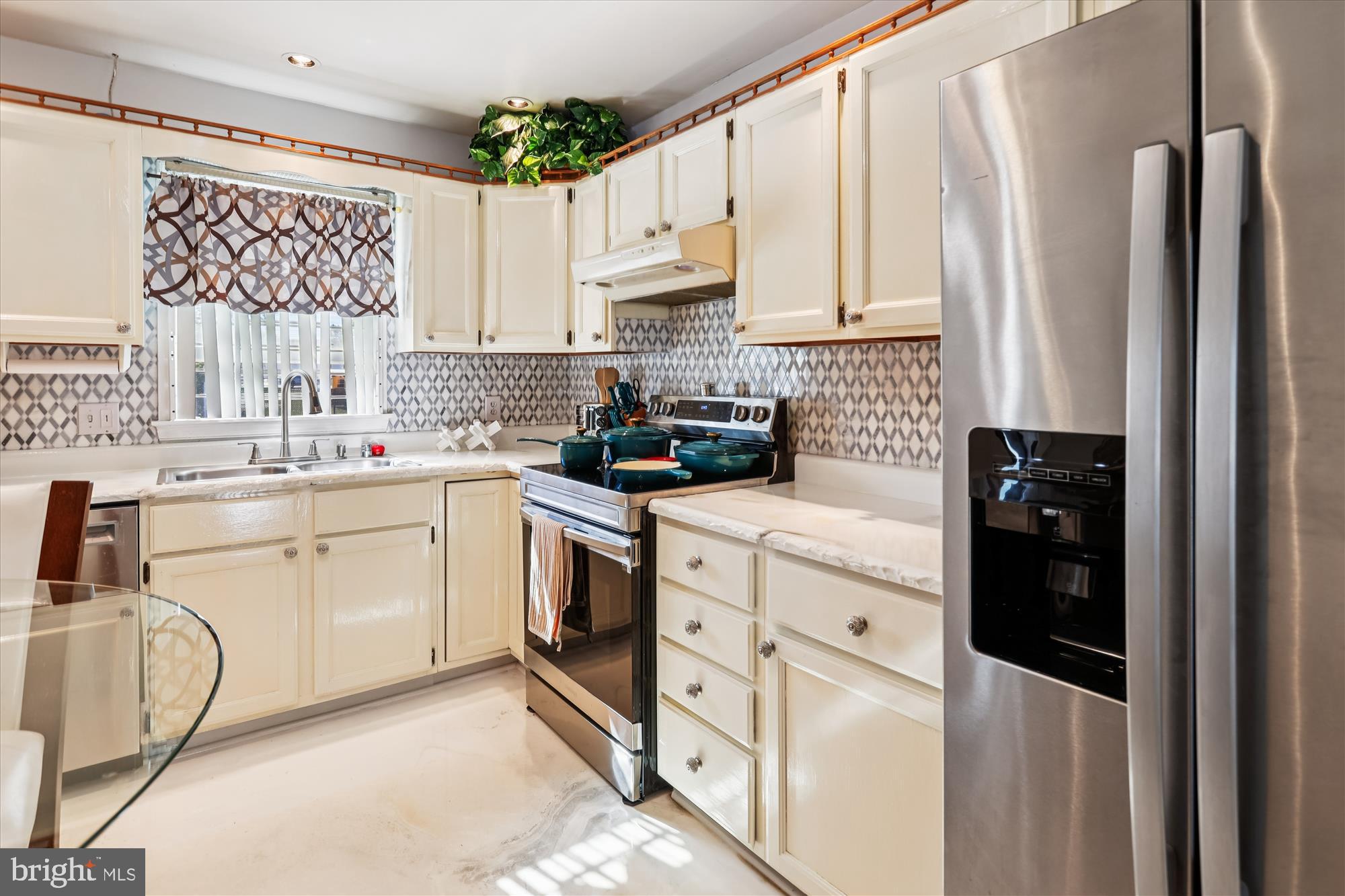 WINDSOR GARDENS - Residential