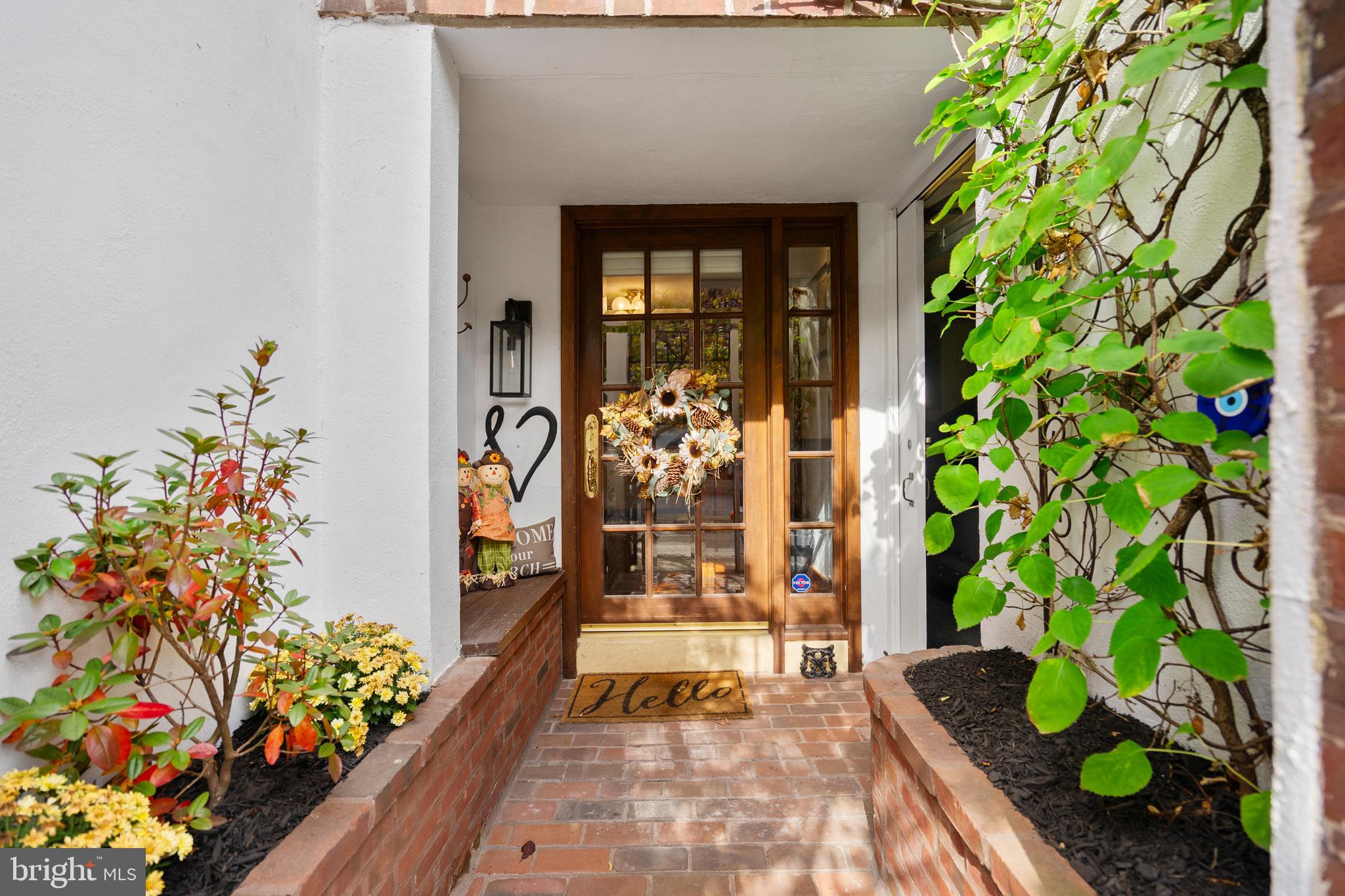 QUEEN VILLAGE - Residential