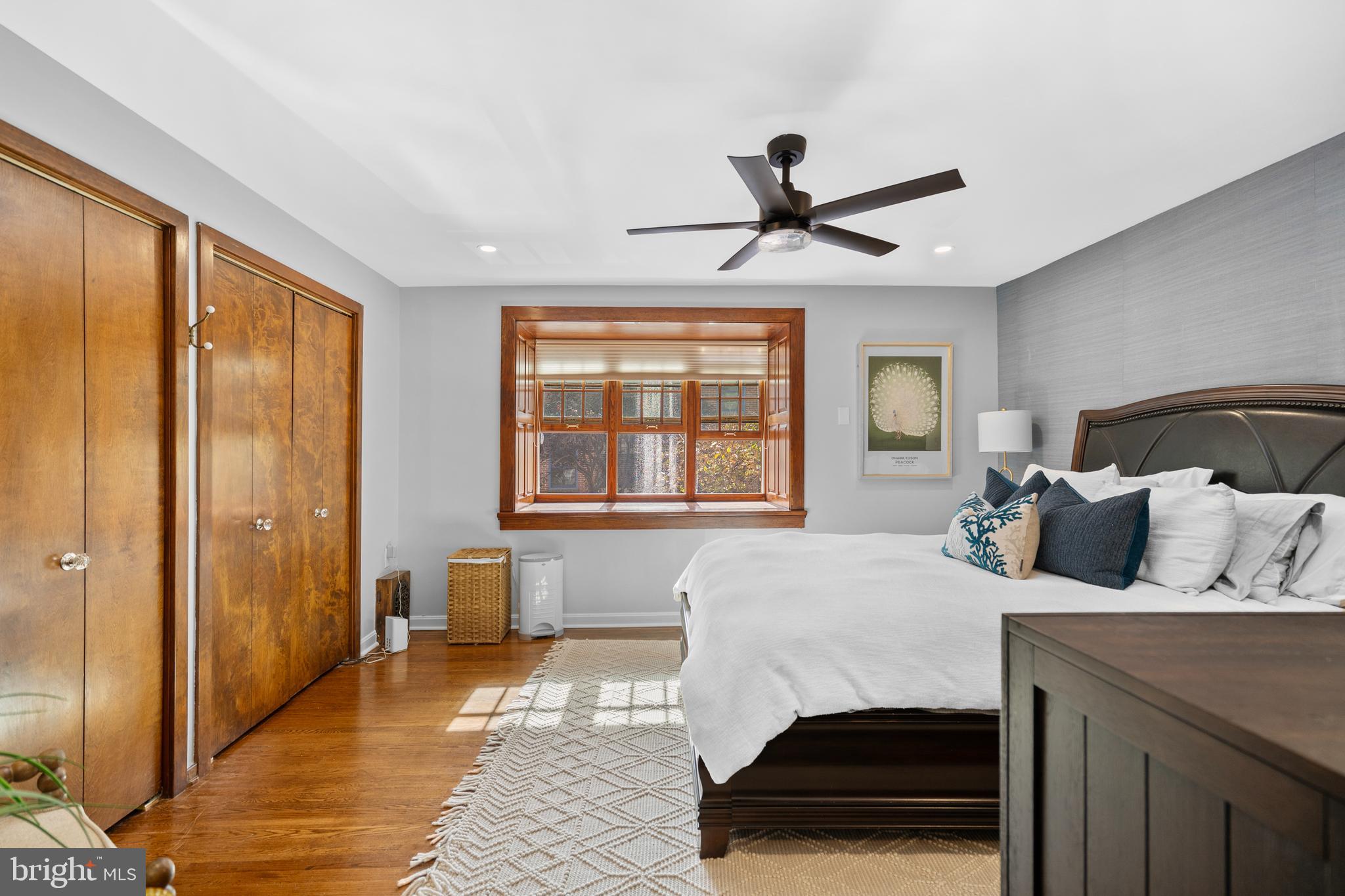 QUEEN VILLAGE - Residential