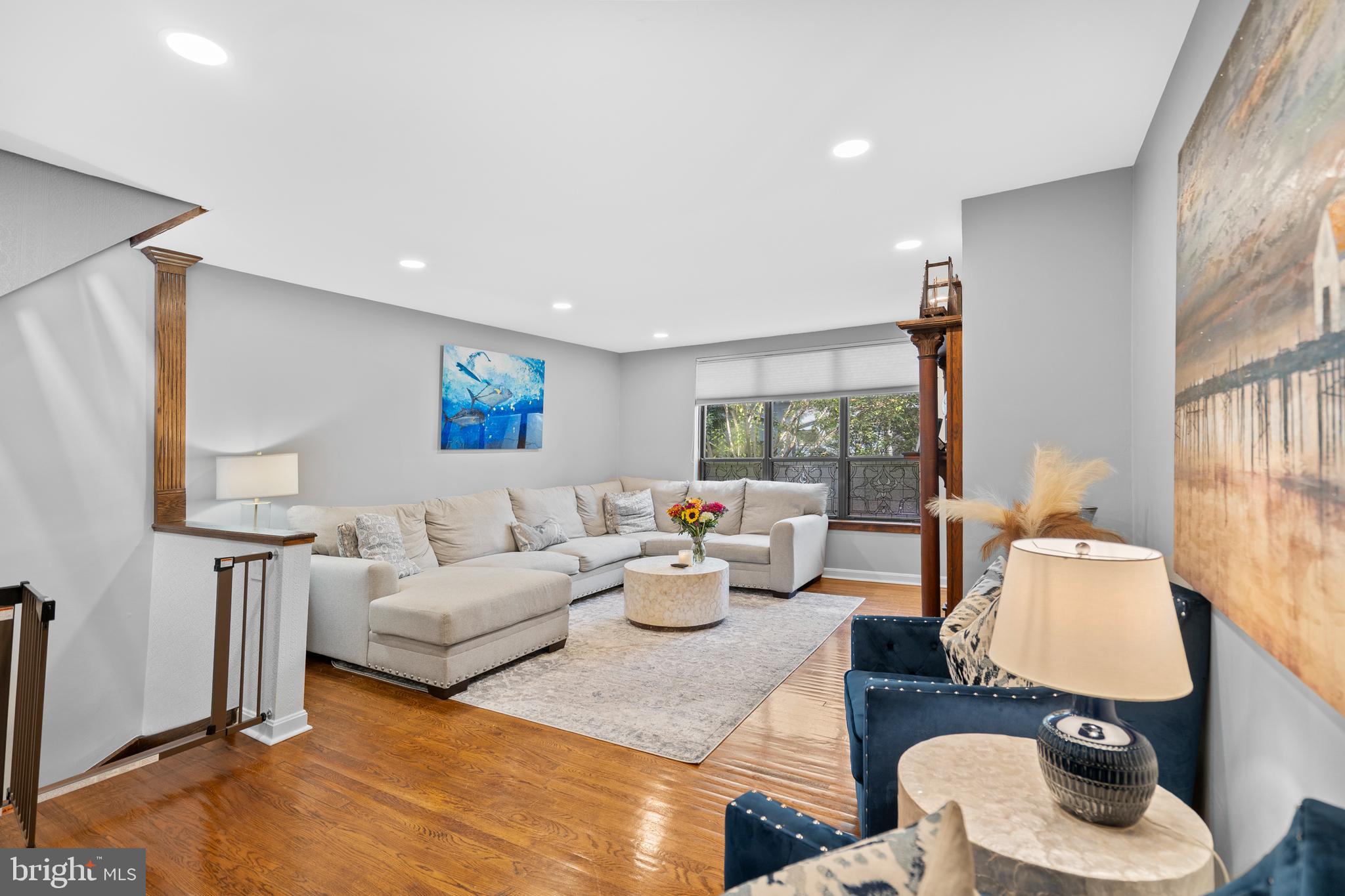 QUEEN VILLAGE - Residential