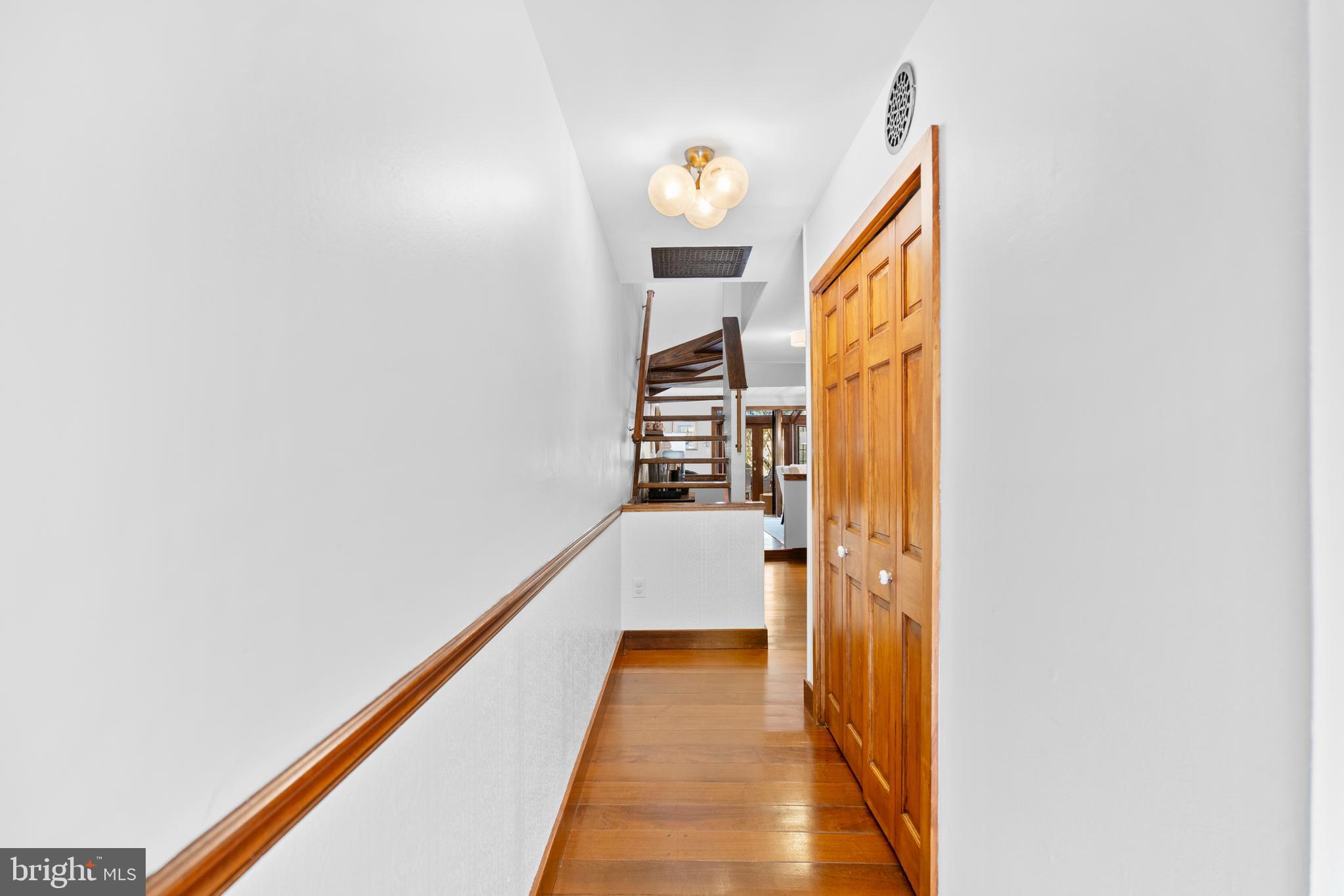 QUEEN VILLAGE - Residential