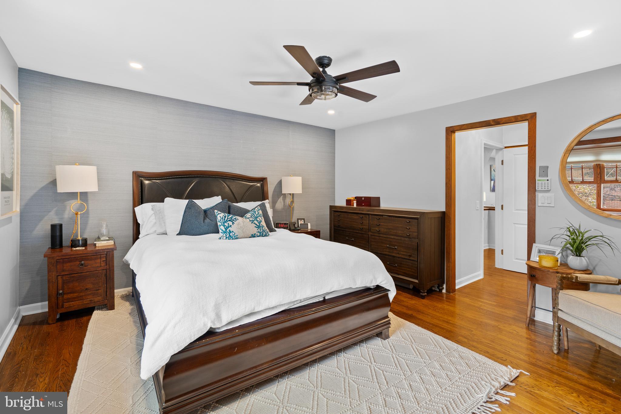 QUEEN VILLAGE - Residential