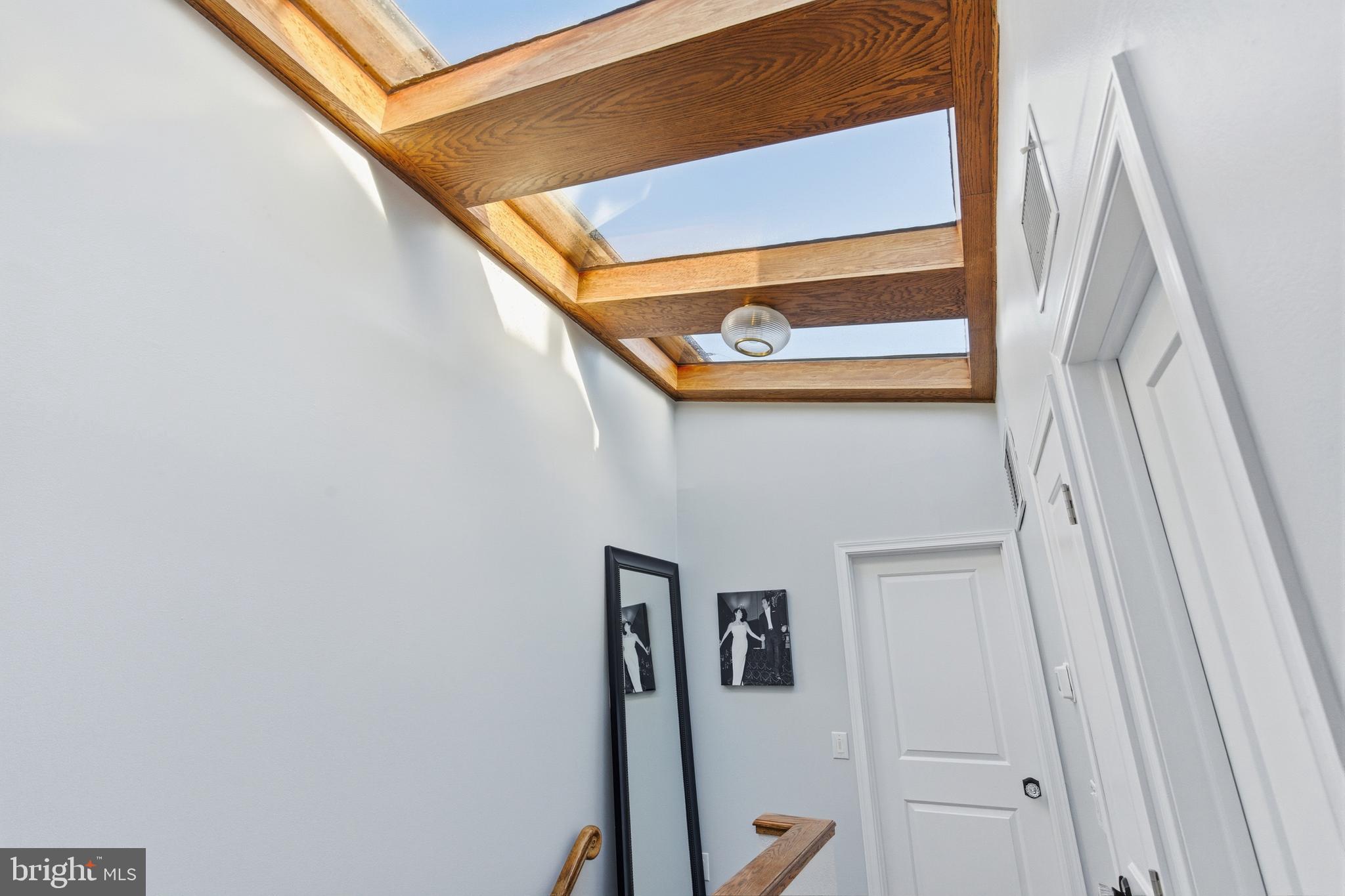 QUEEN VILLAGE - Residential