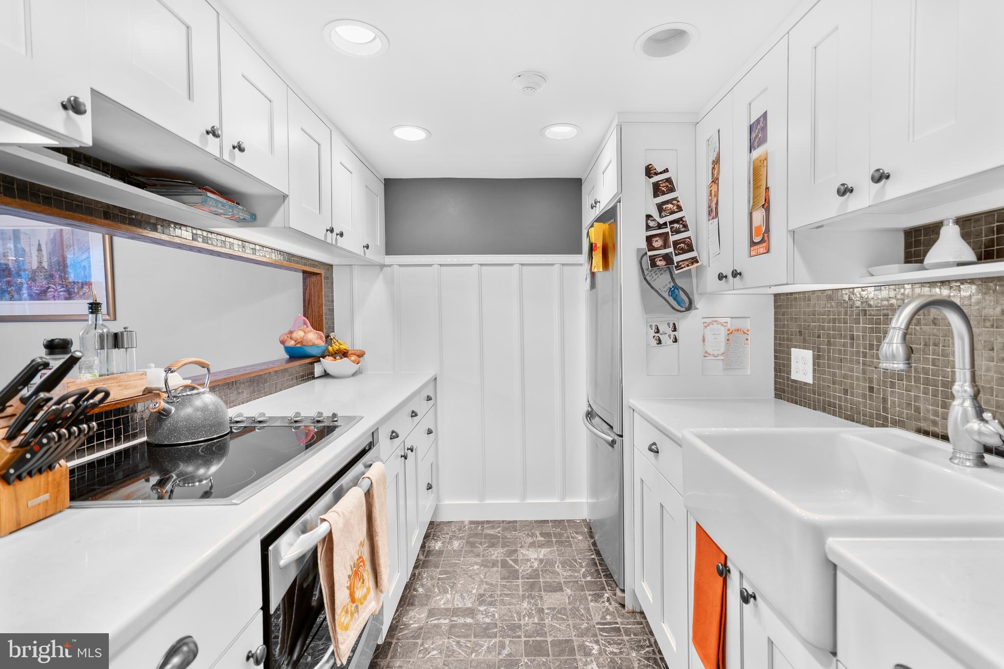 QUEEN VILLAGE - Residential