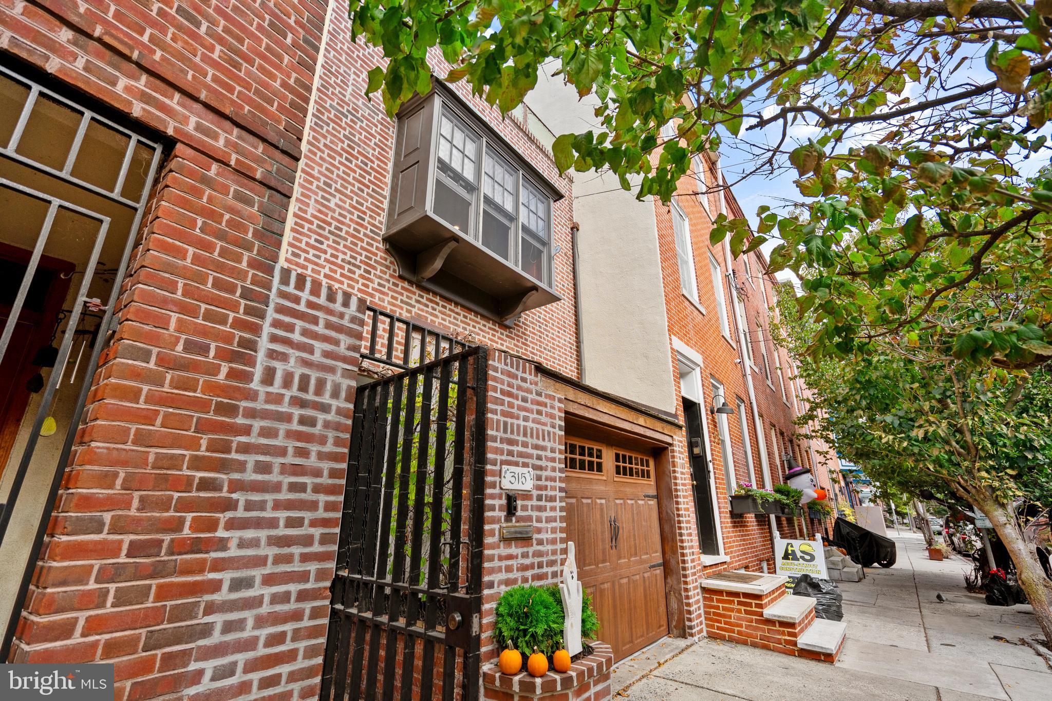 QUEEN VILLAGE - Residential
