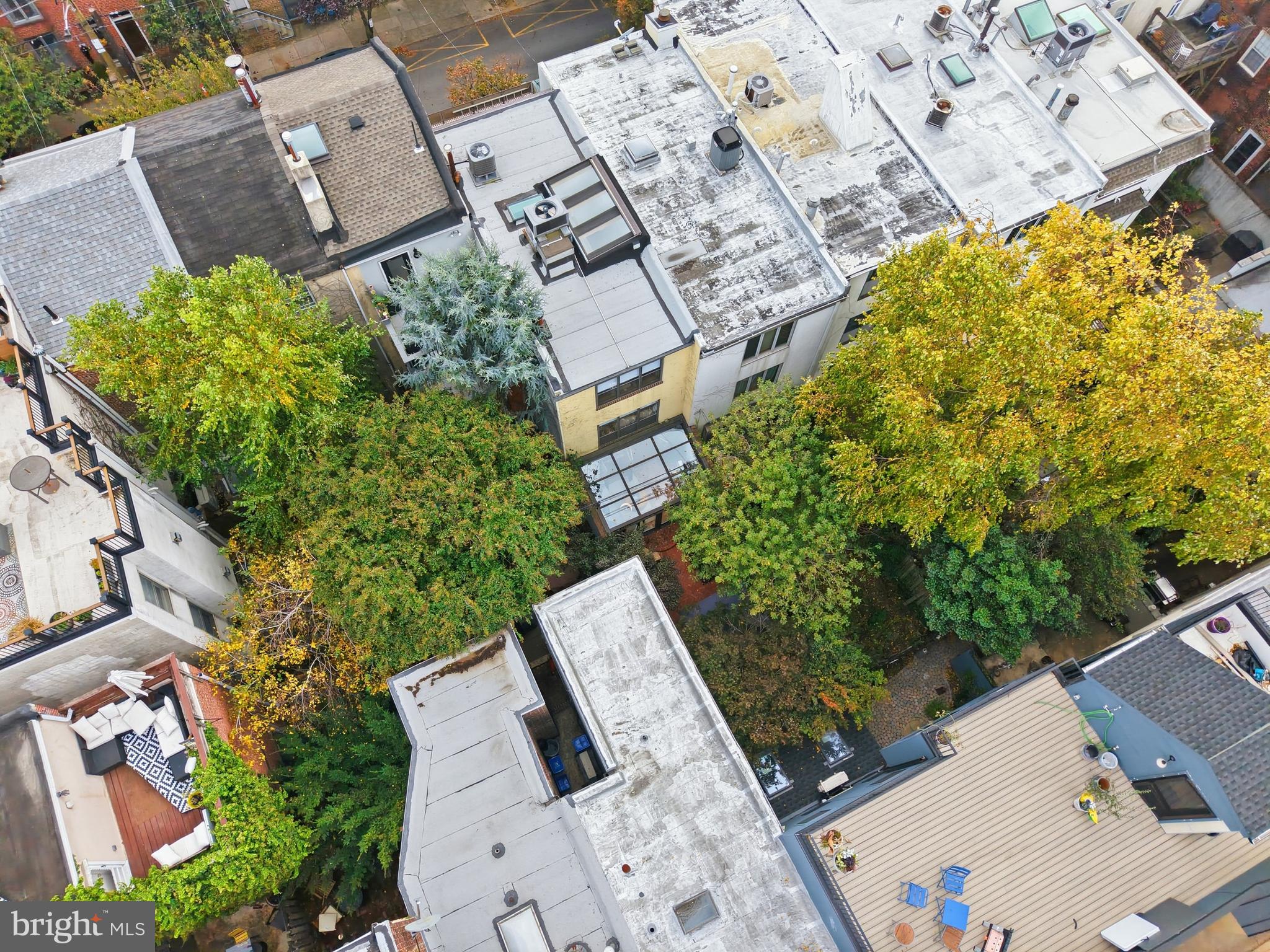 QUEEN VILLAGE - Residential