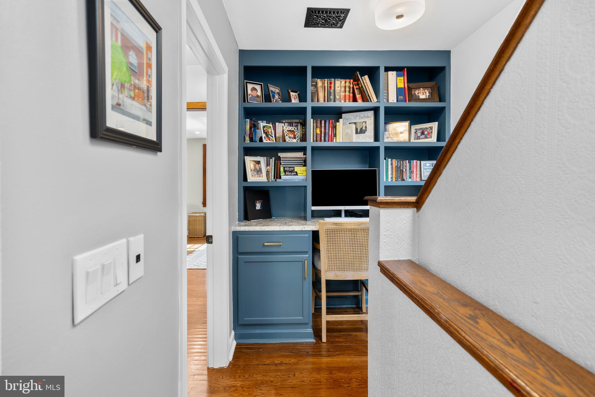 QUEEN VILLAGE - Residential