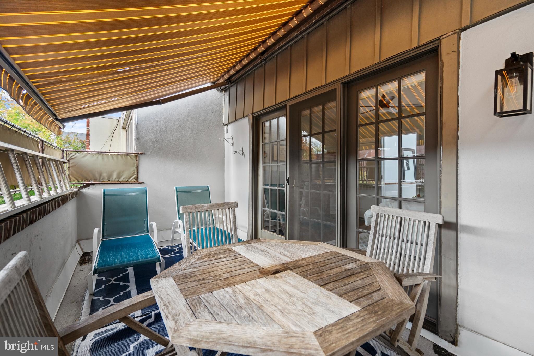 QUEEN VILLAGE - Residential