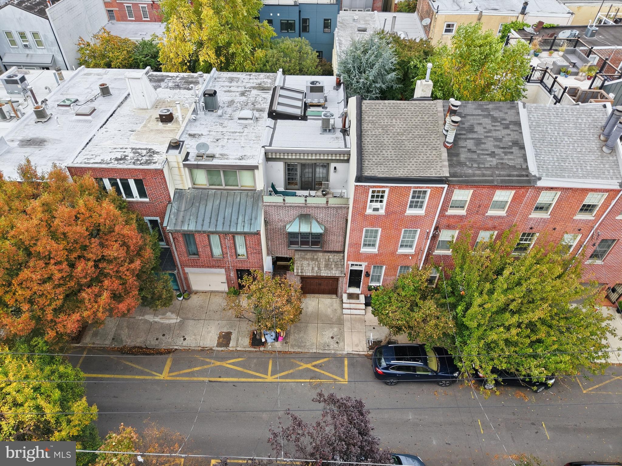 QUEEN VILLAGE - Residential