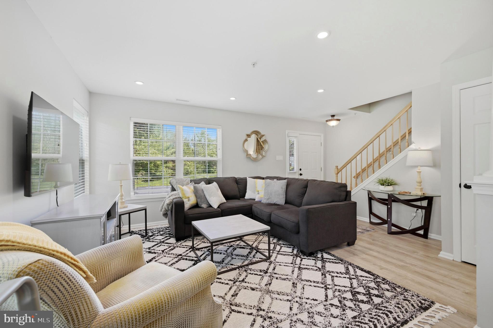 COUNTRY CROSSING - Residential