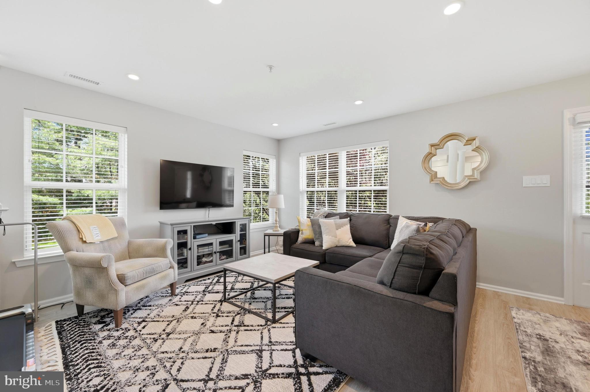 COUNTRY CROSSING - Residential